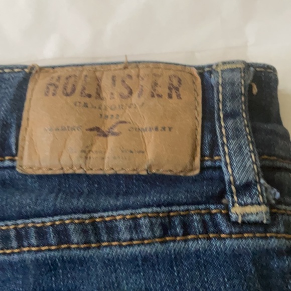 HOLLISTER JEAN DISTRESSED JEAN SHORT SHORT 1/2 HEM - Picture 8 of 10